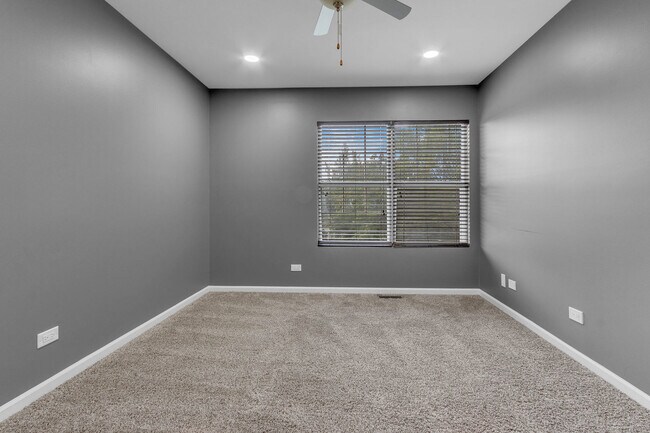 Building Photo - 2S601 River Oaks Dr