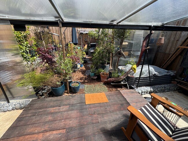 Building Photo - Remodeled 3BR/2BA Oasis with Hot Tub, Saun...