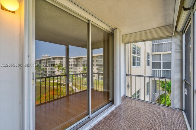 Building Photo - 2851 Leonard Dr