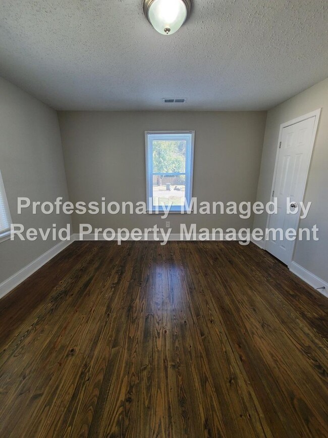 Building Photo - 1419 Depass Rd