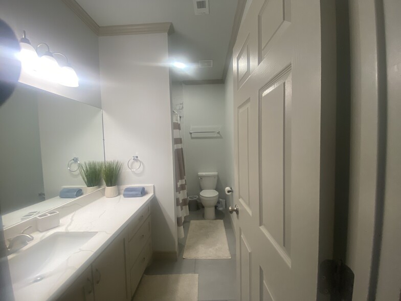 Bedroom 3 - 2925 Pecos St