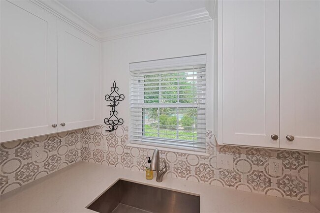 Building Photo - 887 Wax Myrtle Ln