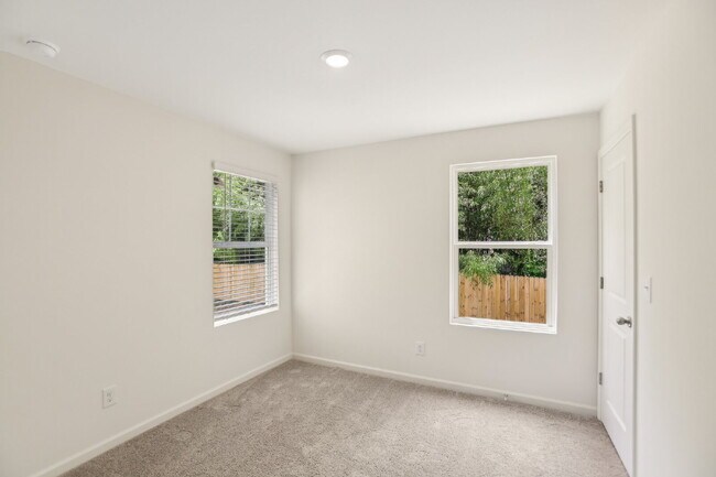 Building Photo - Stylish 3BR/2.5BA Home in Grey Hawk Community | $2,500/Month