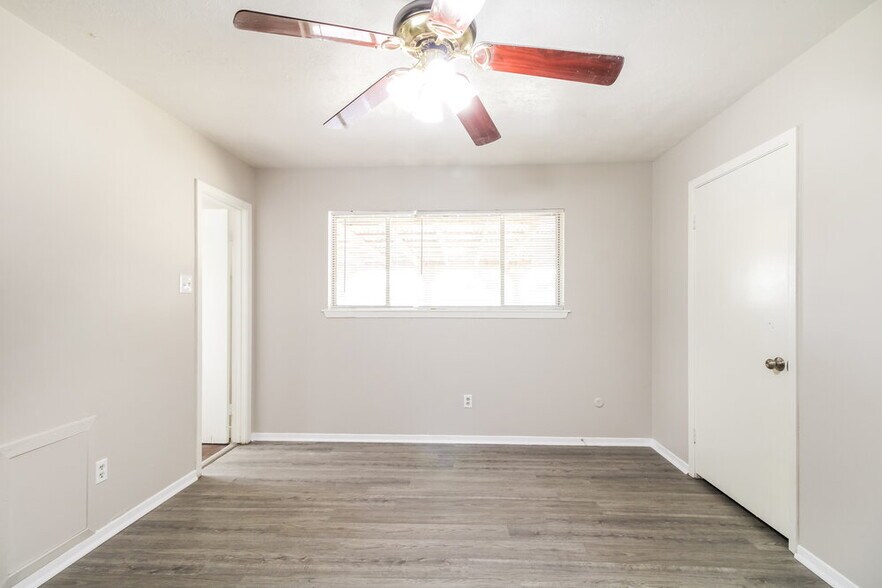 Building Photo - 2701 5th Ave N