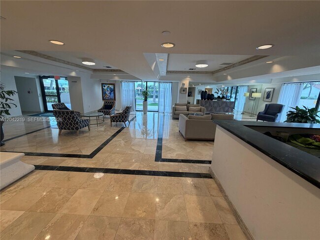 Building Photo - 2625 Collins Ave