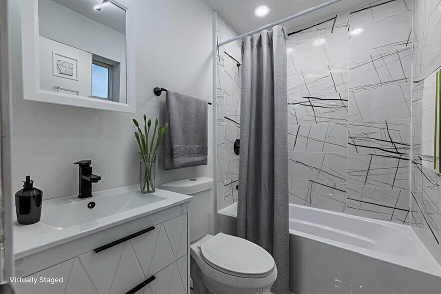 Building Photo - 446 E Siebenthaler Ave