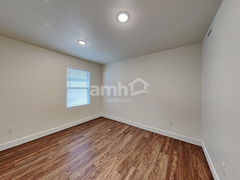 Building Photo - 11037 Kitty Hawk Rd