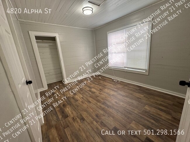 Building Photo - 4820 Alpha St