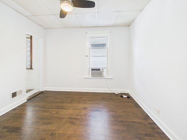 Building Photo - 4318 N Albany Ave
