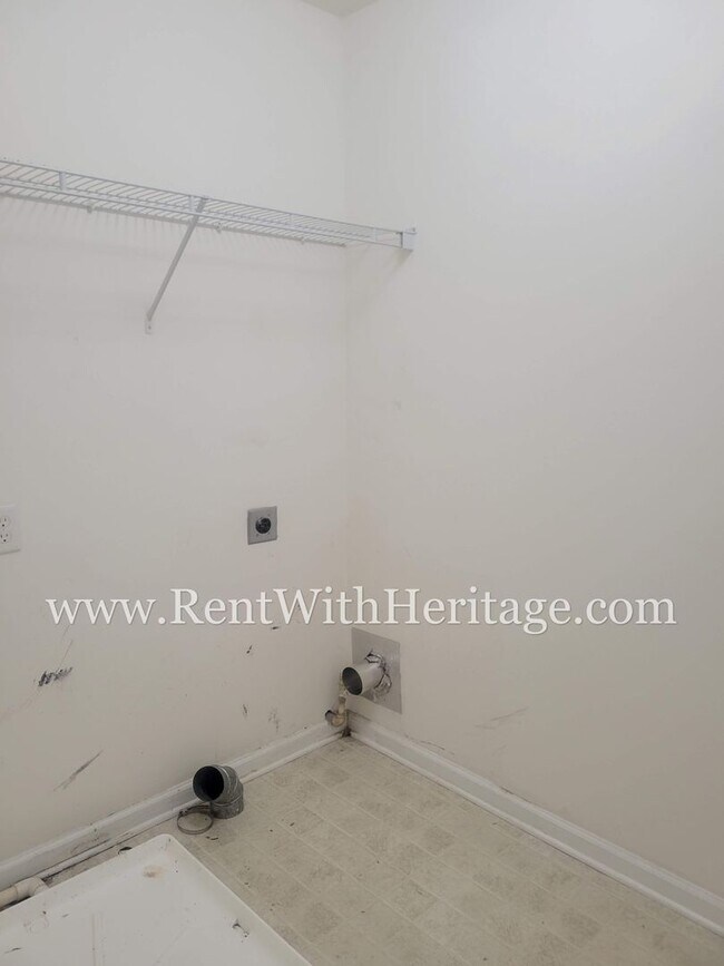 Building Photo - WOW!!!......COME SEE THIS GORGEOUS 4 BEDROOM / 3 BATH HOME IN THE POPULAR KINGSWOOD SUBDIVSION-A ...