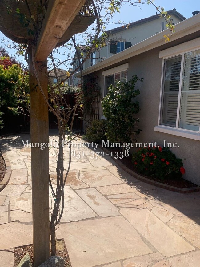 Building Photo - Beautiful 2-Bed, 2-Bath Home with Modern K...