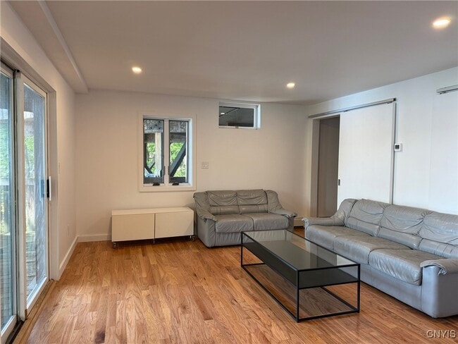 Building Photo - 1308 E Shore Dr