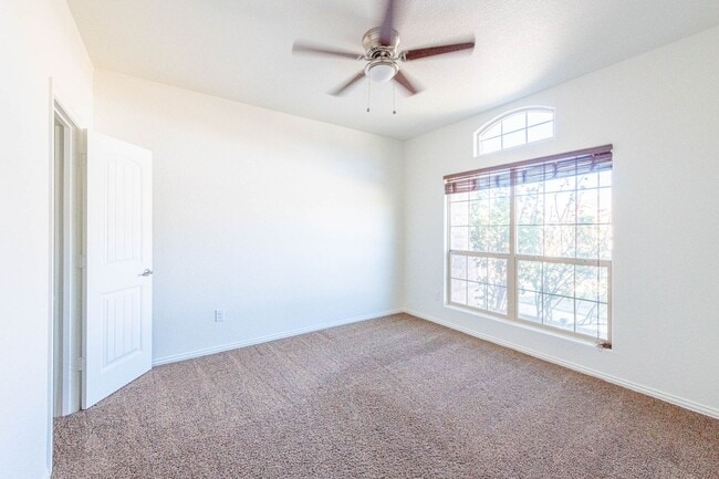 Building Photo - 4 Bedroom 2 Bathroom Ready to rent April 1st, 2026