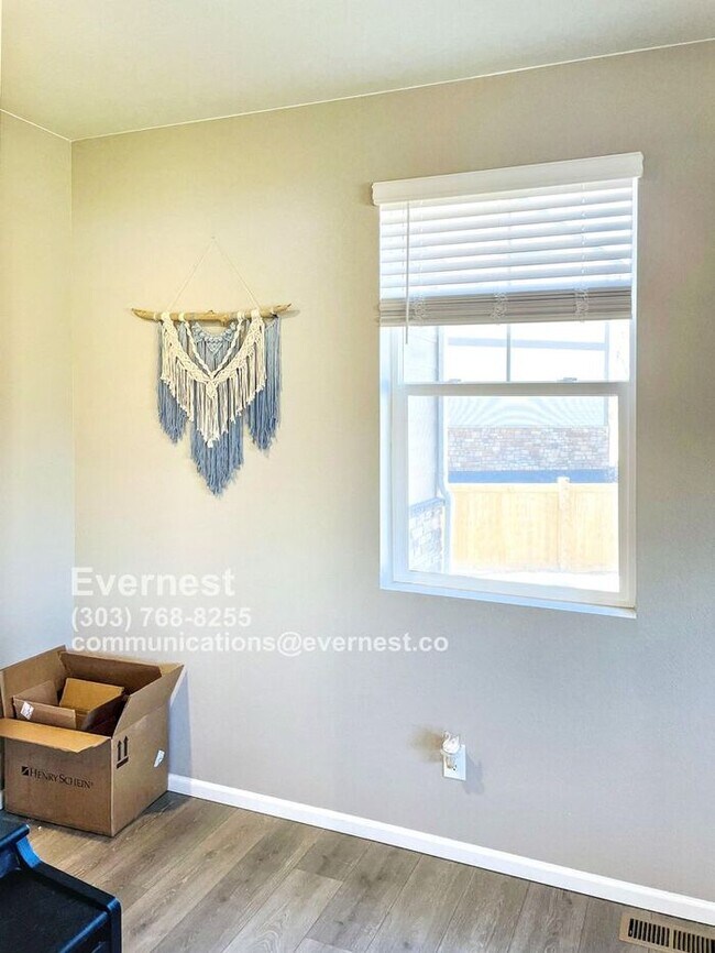 Building Photo - Spacious 4-Bedroom Home with Modern Comfor...