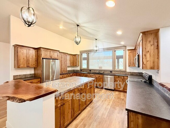 Building Photo - 16205 NE Leaper Rd