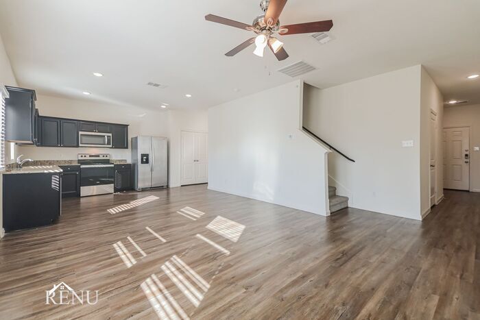 Building Photo - 6215 Old Bridge Way