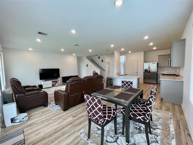 Building Photo - 31603 Rosebud Vly Ln