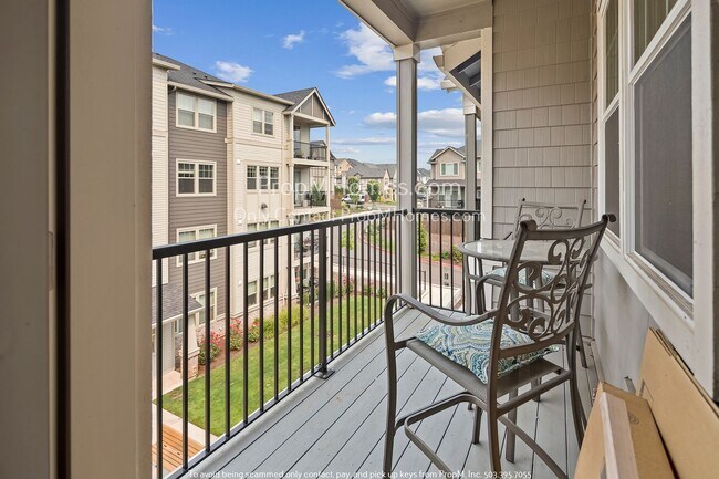 Building Photo - Charming One-Bedroom Condo in the Heart of Bull Mountain - Pool & Gym Access Included!