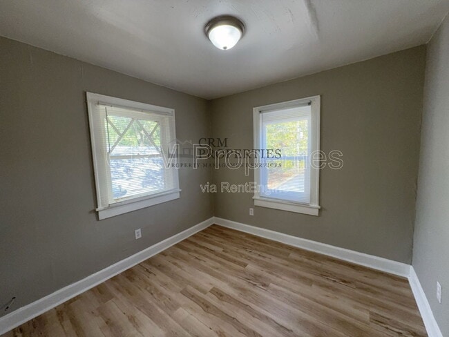 Building Photo - 301.5 N Temple Ave