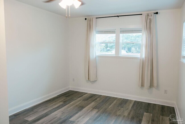 Building Photo - 5580 Homewood Rd