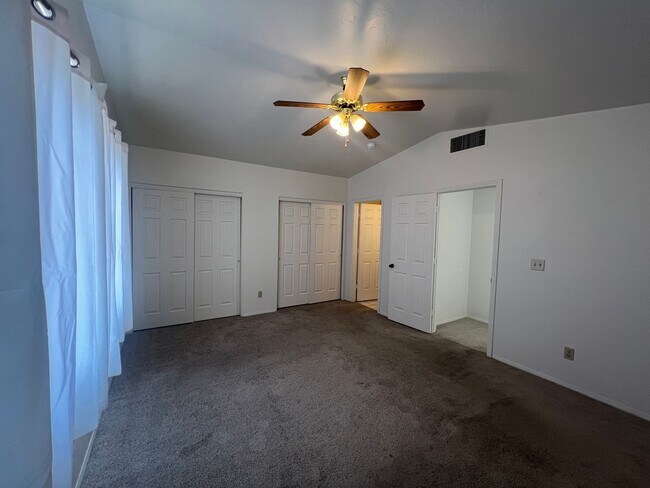 Building Photo - Comfortable & Attractive 3 Bedroom 2 Bath East Side Home Convenient to Everything