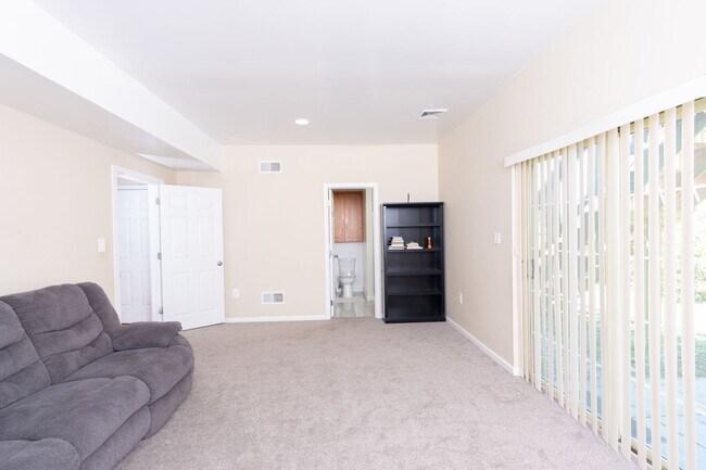 Building Photo - 2072 Sheaffer Rd