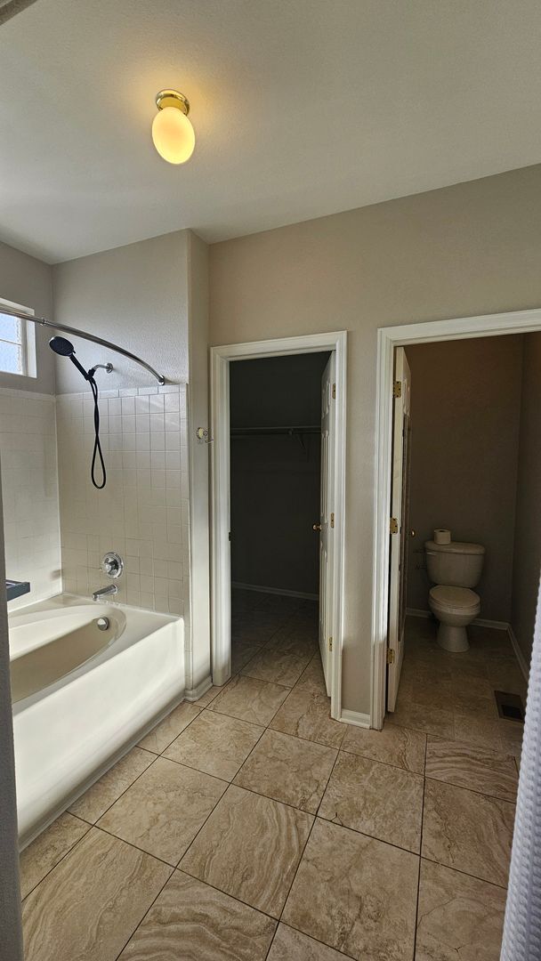 Building Photo - $2700 | 4BR/2.5BA | Pet Friendly House wit...
