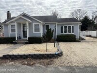 Building Photo - 507 Riverside Dr S