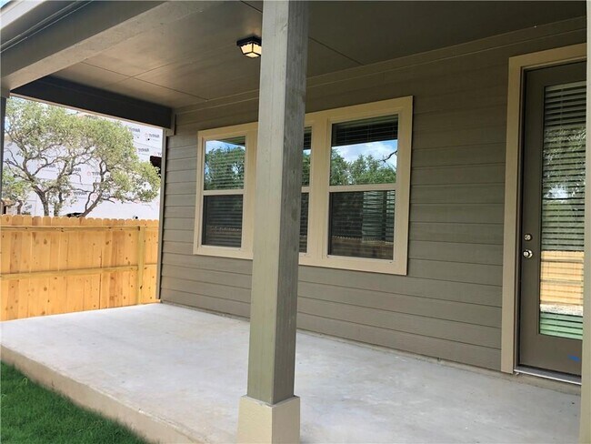 Building Photo - 533 Sweetwood Ln