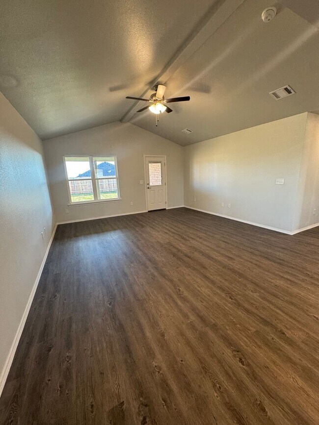 Building Photo - New build "Be the 1st to live THERE" 3/2/2...