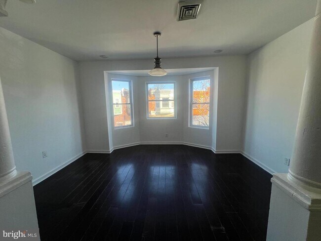 Building Photo - 616 S 60th St