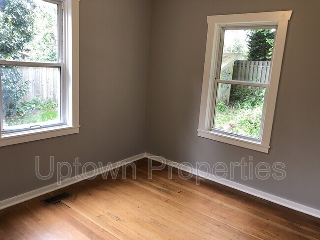 Building Photo - 3671 SE Tenino St