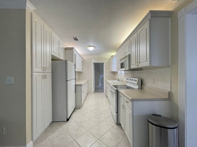 Building Photo - 2395 Idlewild Rd