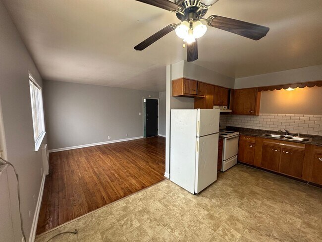 Building Photo - Live in Style at Bellagio East Living I: C...