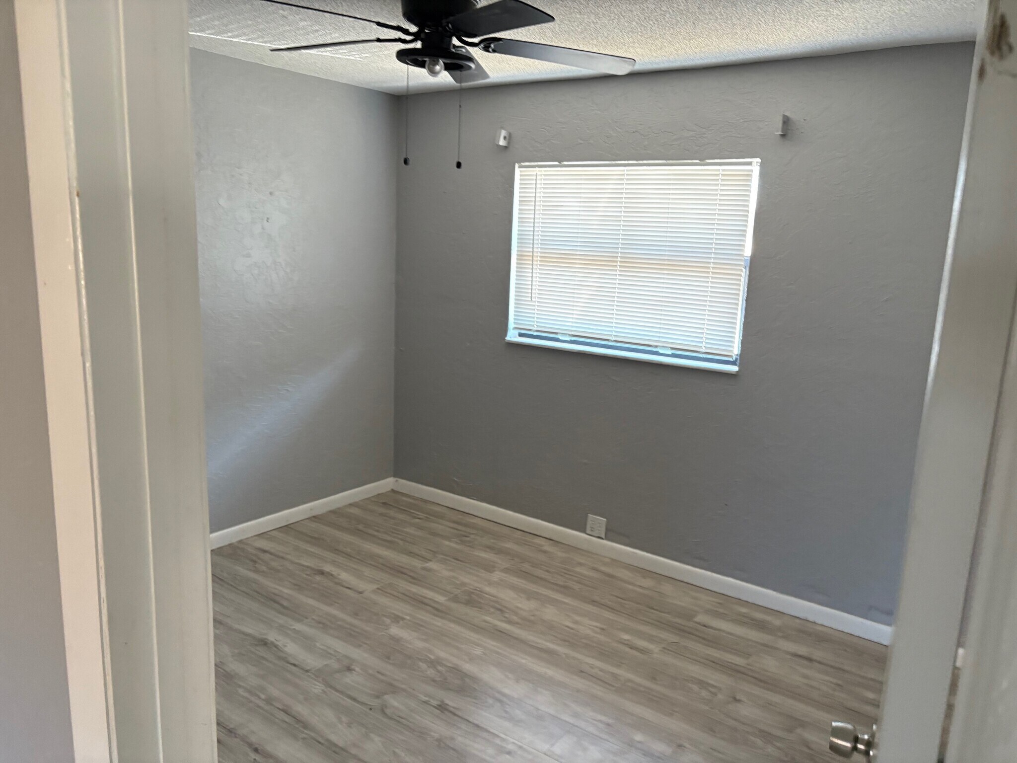 Bed 1 - 440 Las Palmas Cir
