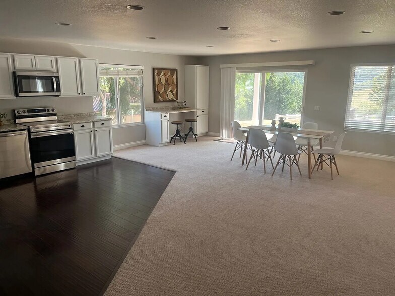 Building Photo - 11112 Calgary Way