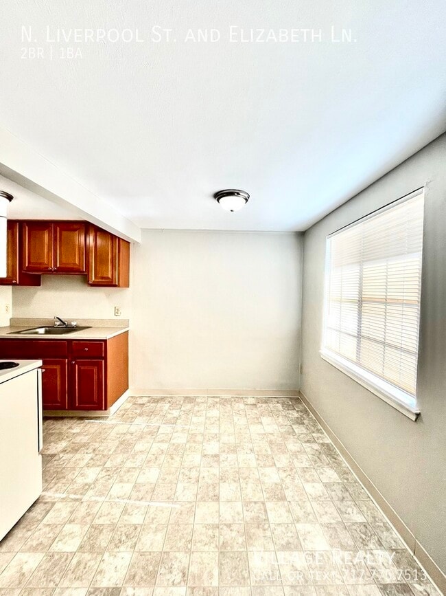 Building Photo - 45 N Liverpool St