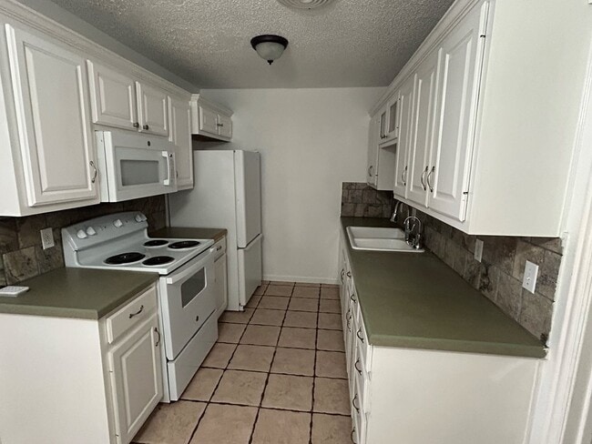 Building Photo - 2839 Wildwood Ave