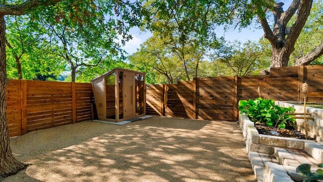 Building Photo - 2409 Shiloh Dr