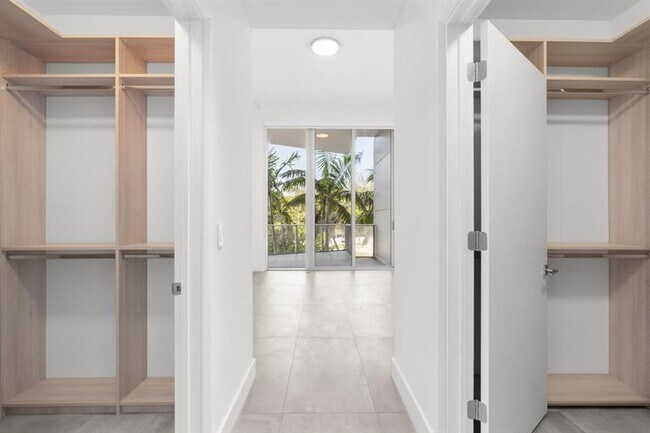 Building Photo - 701 N Fort Lauderdale Beach Blvd