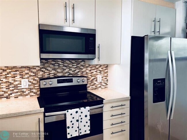 Building Photo - 112 Lake Emerald Dr