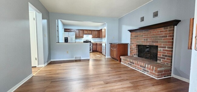Building Photo - 16525 Dane Ct E