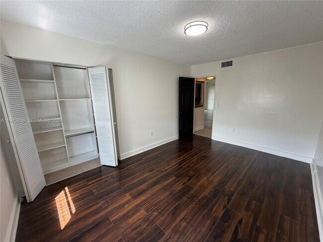 Building Photo - 3582 NE 171 St