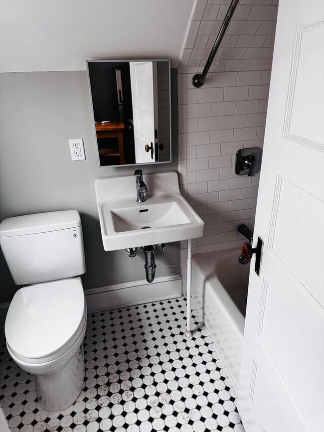 Building Photo - Studio Apartment on Linden Lane – Walk to Downtown Princeton