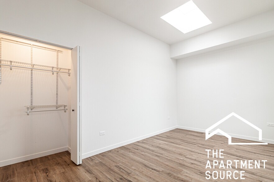 Building Photo - 1428 W Jonquil Ter