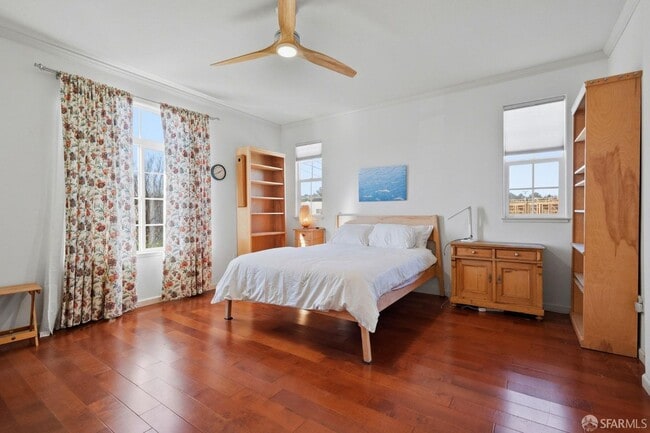 Building Photo - 820 Almar Ave