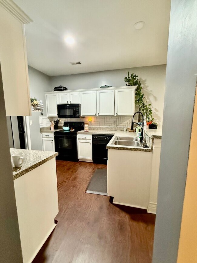 Building Photo - 3BD/2BA Updated Ranch on a Wooded Lot- Two...