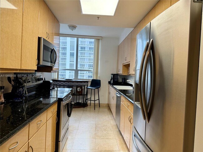 Building Photo - 801 Brickell Key Blvd