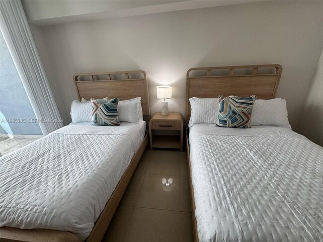 Building Photo - 170 SE 14th St