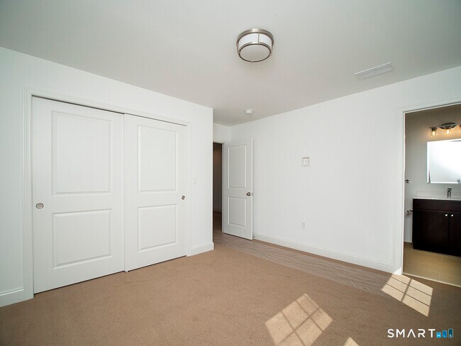 Building Photo - 44 Mettler St